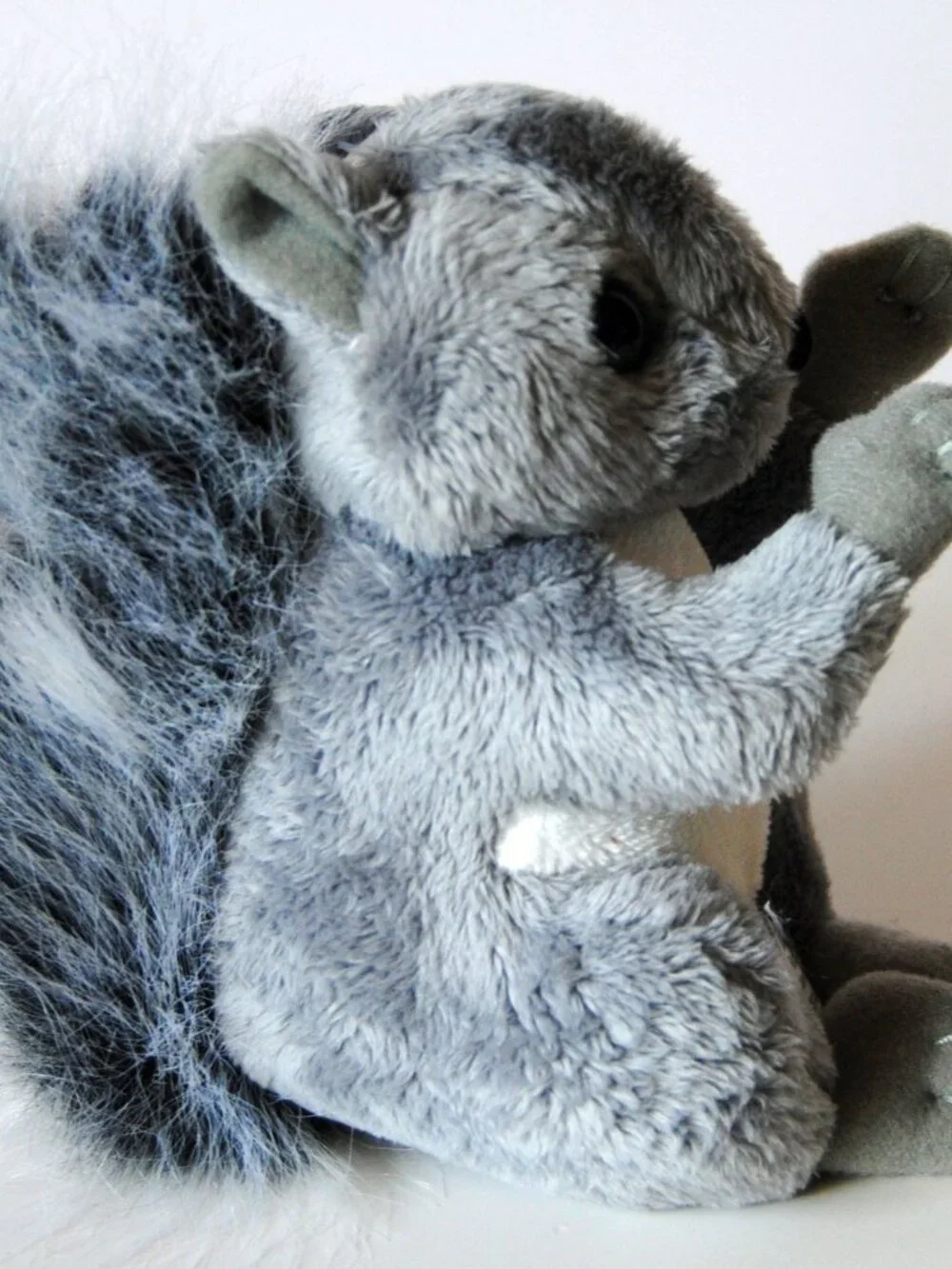 Bass Pro Shops Squirrel Critter Callers Makes Squirrel Sounds Gray White NWT
